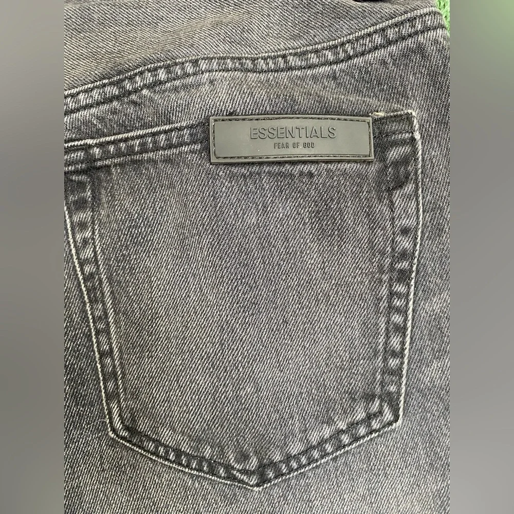 Essentials Jeans - Picture 4 of 4